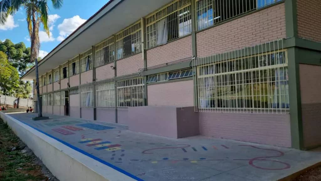 Empresas já podem aderir ao programa “Adote uma Escola” em Poços